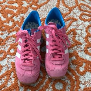 Adidas - Country Japan Sneakers. Pink fusion/cloud white/bright blue